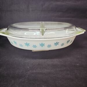 Vintage Pyrex 1 1/2 Quart White & Blue Snowflakes Divided Casserole Dish & Lid